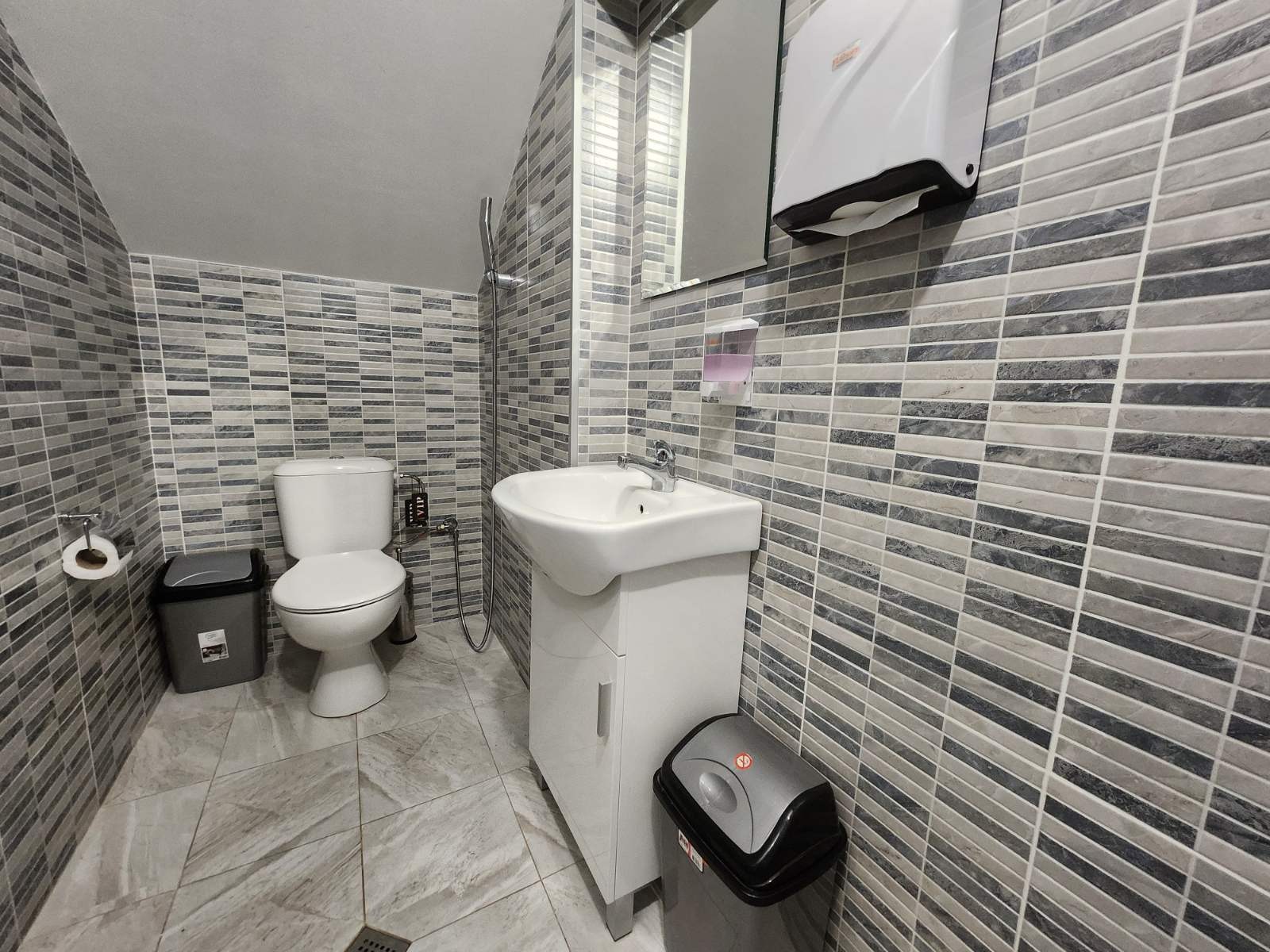 Продава КЪЩА, с. Алдомировци, област София област, снимка 8 - Къщи - 55904982