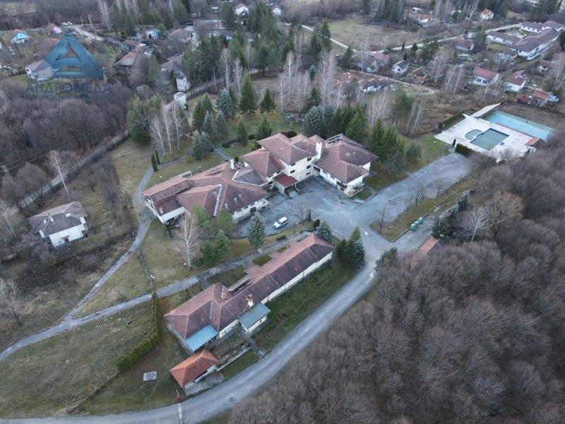 Продава ХОТЕЛ, гр. Априлци, област Ловеч, снимка 15 - Хотели - 48392954