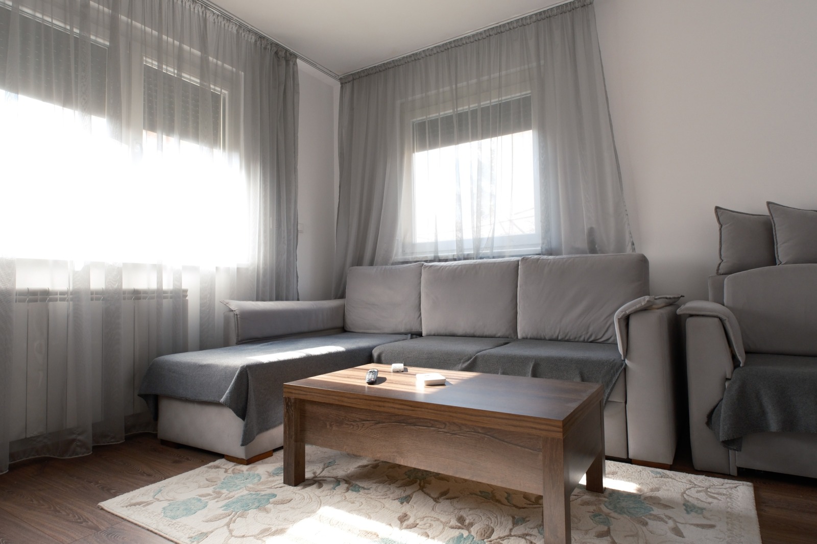 Продава КЪЩА, гр. Велико Търново, Център, снимка 2 - Къщи - 37878843