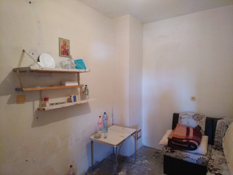 Продава  1-стаен град Перник , Тева , 49 кв.м | 54947492 - изображение [2]