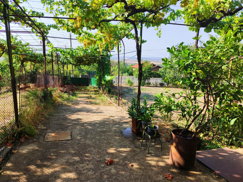 Продава ВИЛА, с. Дълбоки, област Стара Загора, снимка 14 - Вили - 52781694