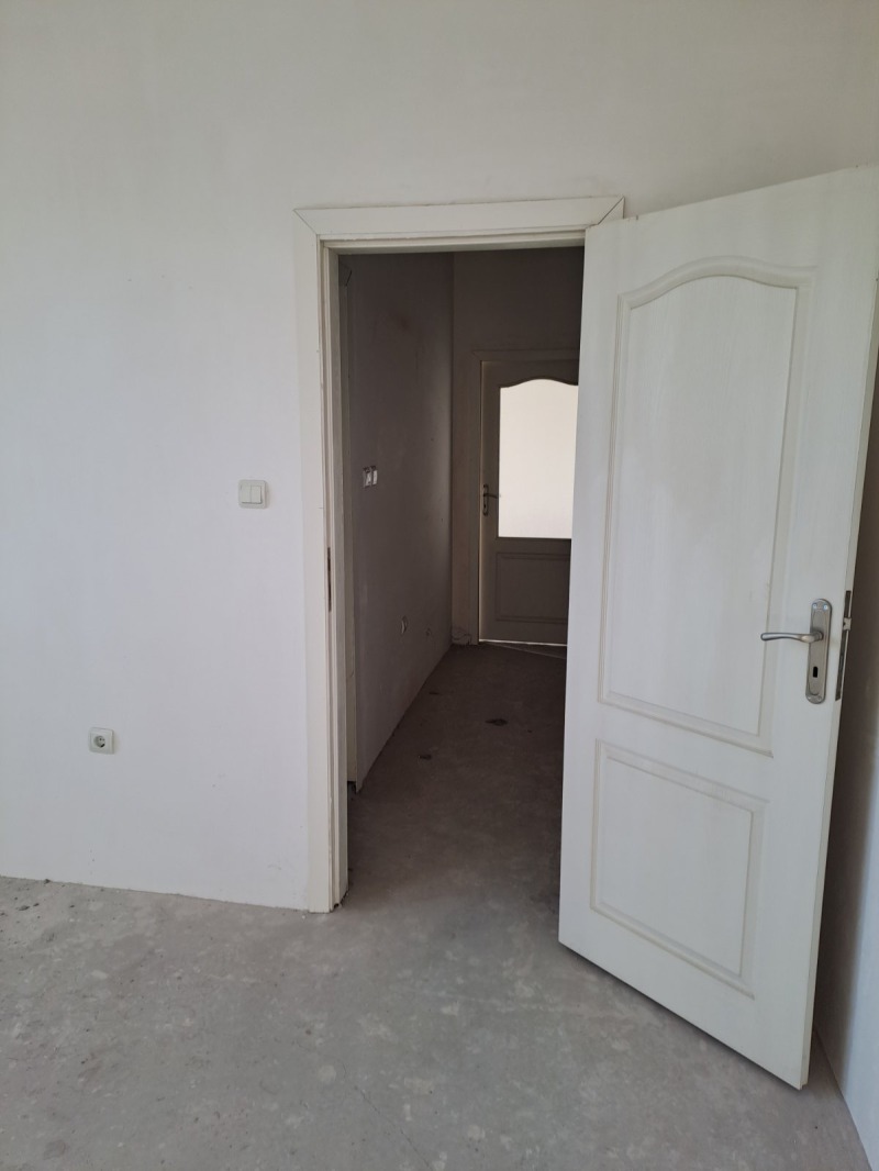 For Sale  1 bedroom Plovdiv , Yuzhen , 70 sq.m | 12362134 - image [2]