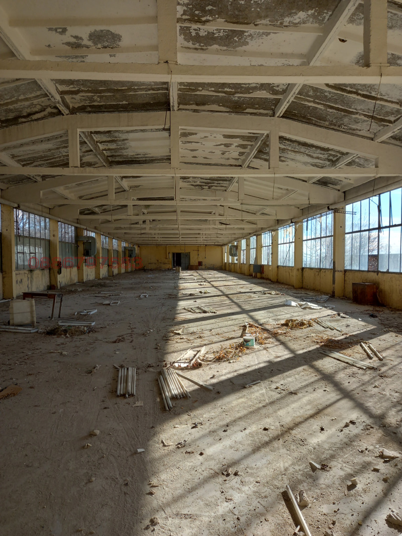 Продава ПРОМ. ПОМЕЩЕНИЕ, гр. Казанлък, област Стара Загора, снимка 2 - Производствени сгради - 52786052