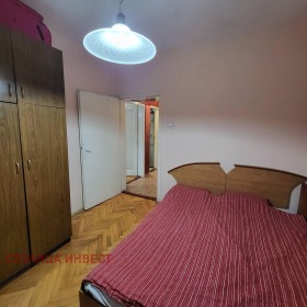 1 chambre Chirok tsentar, Rouse 7