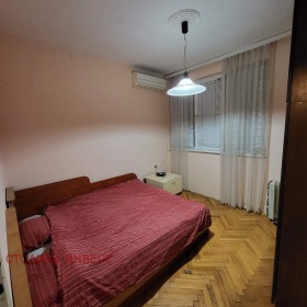 1 chambre Chirok tsentar, Rouse 8