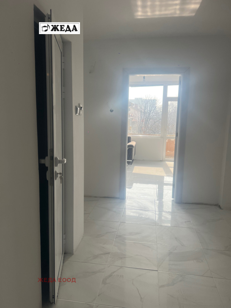 Продава  3-стаен град Плевен , Широк център , 98 кв.м | 25863482 - изображение [2]