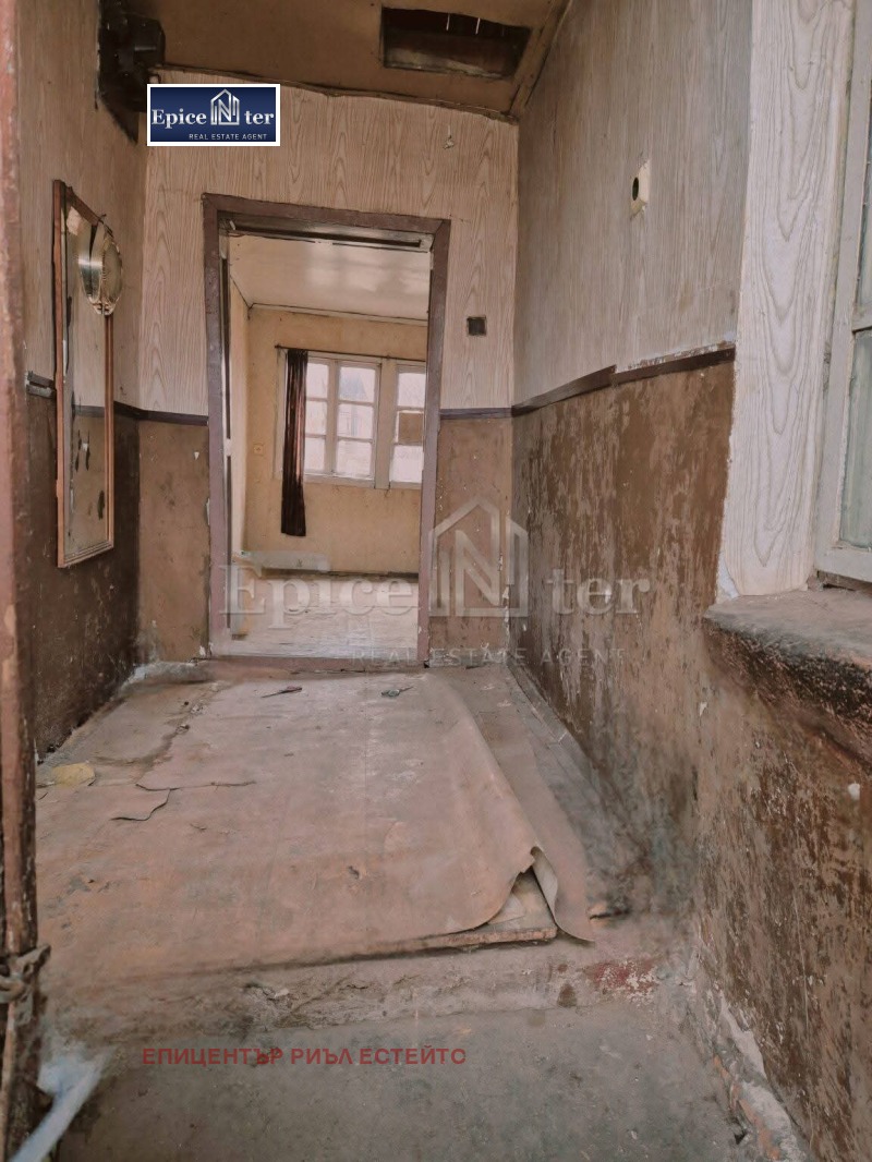 Продава КЪЩА, гр. Перник, Център, снимка 3 - Къщи - 52569854