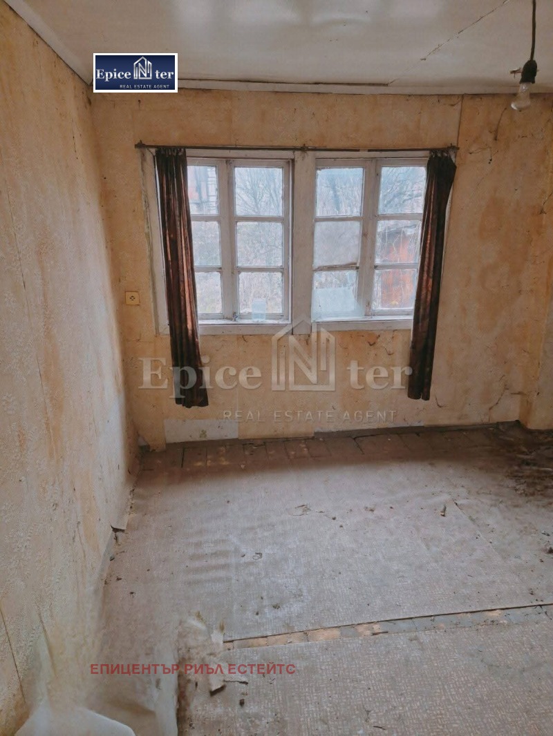 Продава КЪЩА, гр. Перник, Център, снимка 2 - Къщи - 52569854