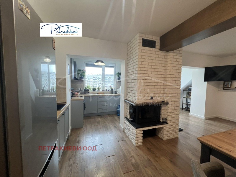 Продава МНОГОСТАЕН, гр. Бургас, Лазур, снимка 2 - Апартаменти - 53456481