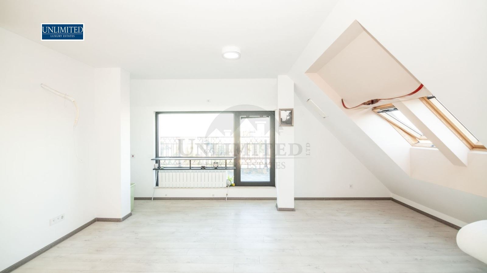 Продава 2-СТАЕН, гр. София, Изток, снимка 2 - Апартаменти - 54020098