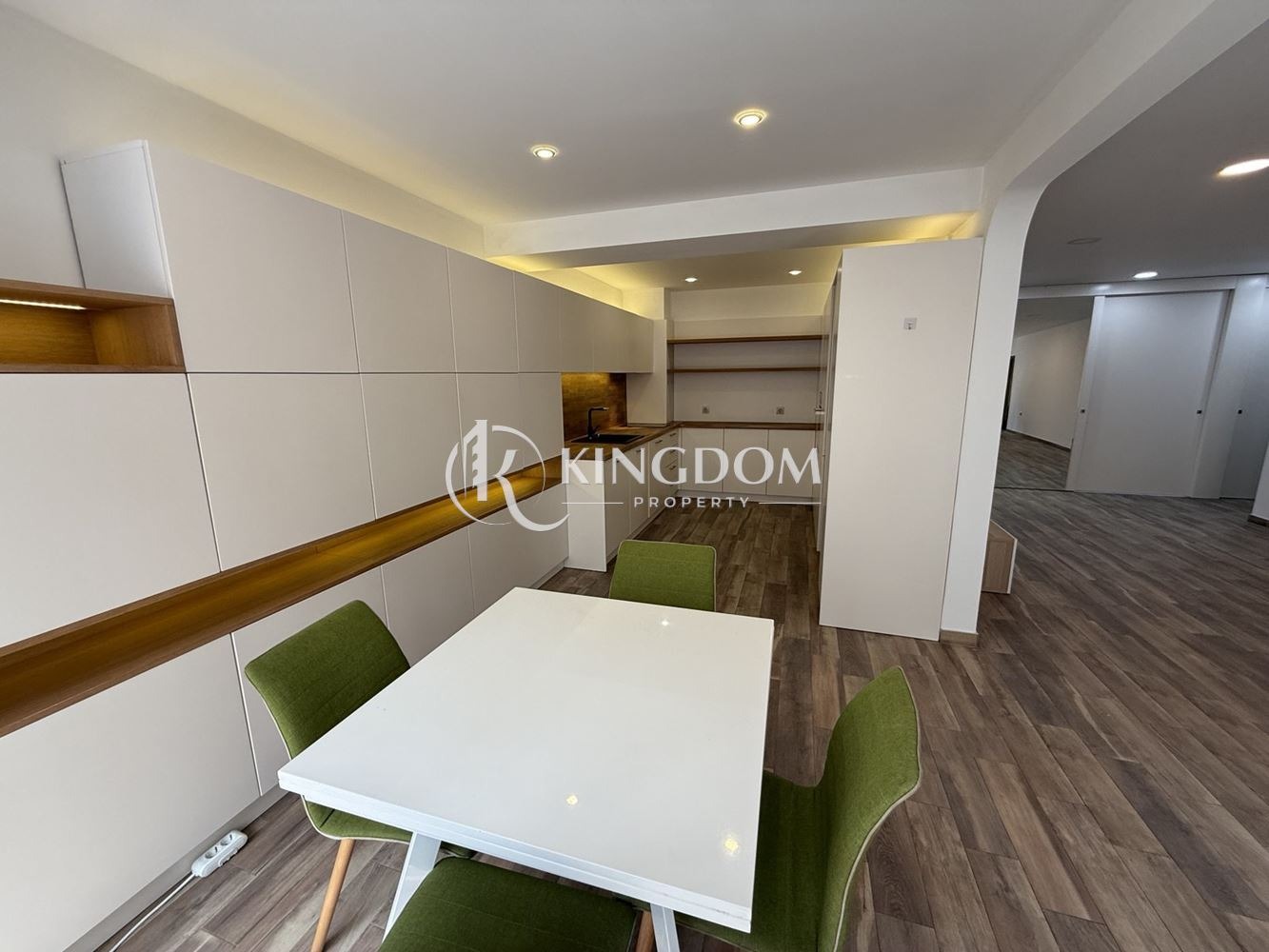 Продава 3-СТАЕН, гр. София, Изток, снимка 2 - Апартаменти - 54051003