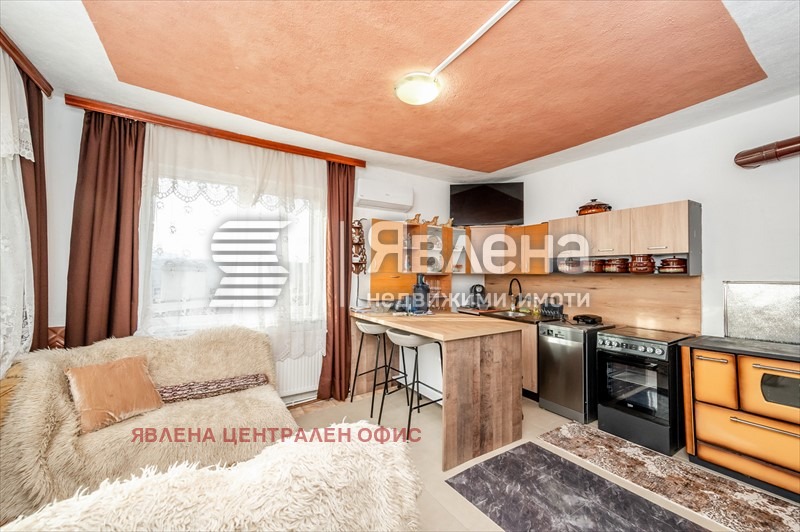 Продава ЕТАЖ ОТ КЪЩА, гр. Перник, Църква, снимка 5 - Етаж от къща - 53921066
