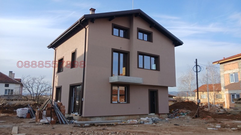 Продава КЪЩА в град София, Челопечене - 229 кв.м / 299 000 € » 584 793.17 лв.