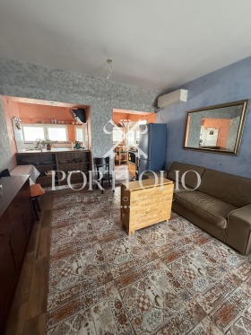 2 makuuhuonetta Vazraždane, Burgas