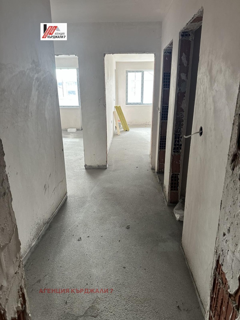 Продава 3-СТАЕН, гр. Кърджали, Възрожденци, снимка 2 - Апартаменти - 52379005