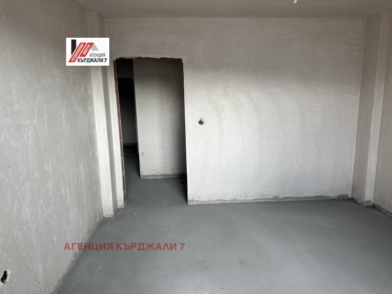 Продава 3-СТАЕН, гр. Кърджали, Възрожденци, снимка 8 - Апартаменти - 52379005