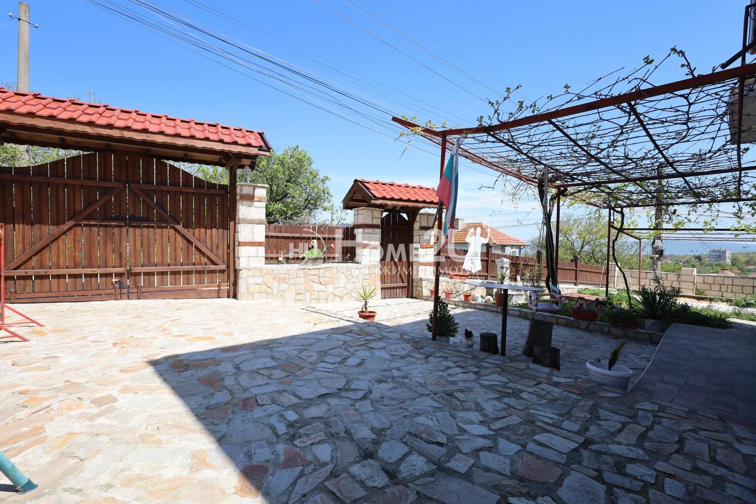Продава КЪЩА, гр. Девня, област Варна, снимка 2 - Къщи - 54603921