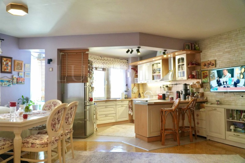 Продава 4-СТАЕН в град Пловдив, Кършияка - 133 кв.м / 407 000 € » 796 022.81 лв., ЛУКСИММО ПЛОВДИВ