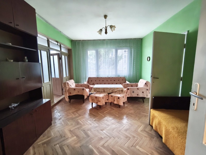 Продава МНОГОСТАЕН в област Шумен, гр. Нови пазар - 126 кв.м / 90 000 € » 176 024.70 лв., АДРЕС НЕДВИЖИМИ ИМОТИ - КАНТОРА ШУМЕН