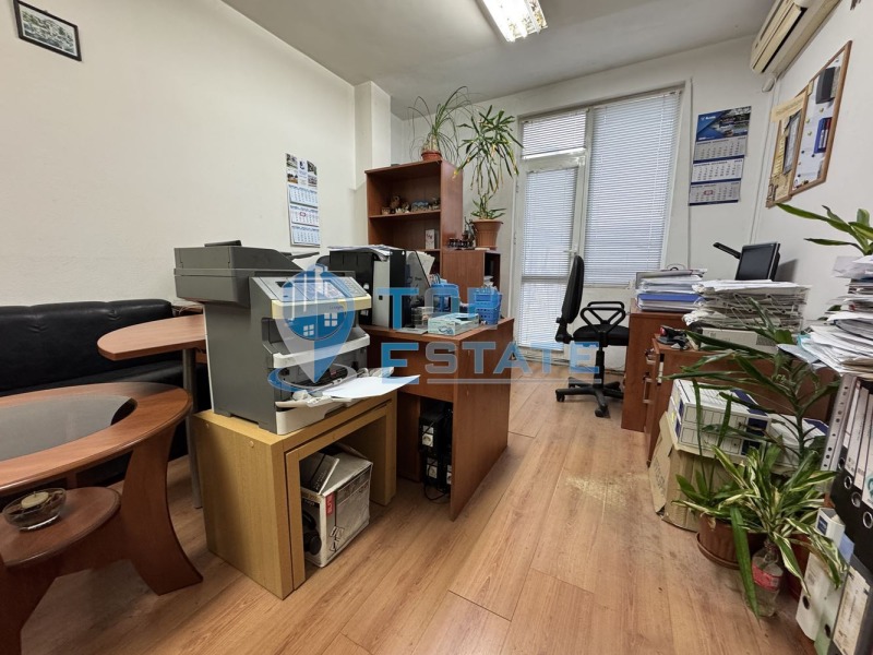 Продава ОФИС в град Велико Търново, Център - 22 кв.м / 34 500 € » 67 476.14 лв., ТОП ЕСТЕЙТ