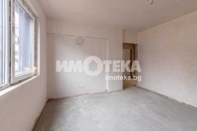 1 Schlafzimmer Lewski 1, Warna 8