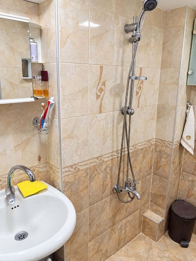 Продава ЕТАЖ ОТ КЪЩА, гр. Перник, Църква, снимка 8 - Етаж от къща - 56186525