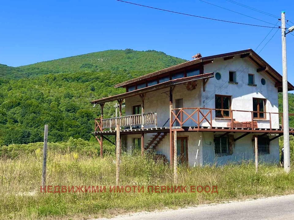 Продава КЪЩА, гр. Трън, област Перник, снимка 2 - Къщи - 54422979