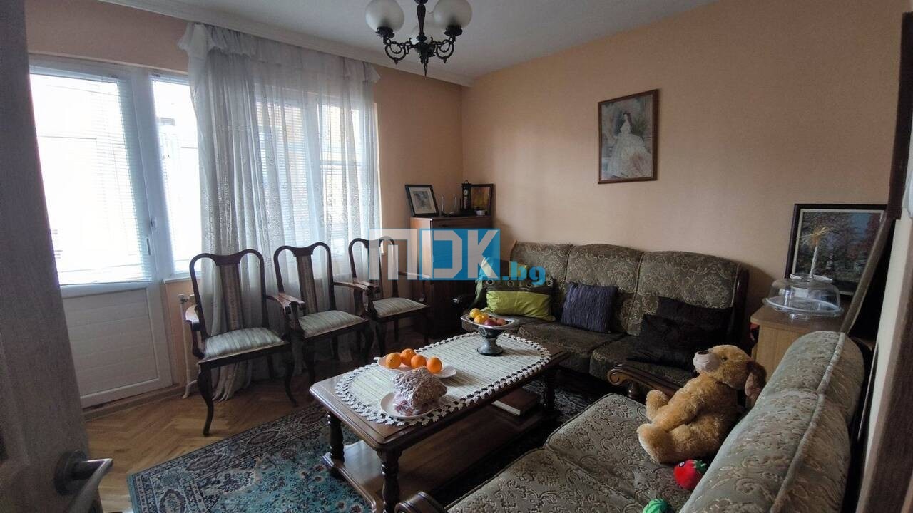 Продава ЕТАЖ ОТ КЪЩА, гр. Пловдив, Прослав, снимка 7 - Етаж от къща - 53571249