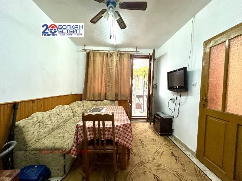 Продава КЪЩА, гр. Дебелец, област Велико Търново, снимка 9 - Къщи - 52705144