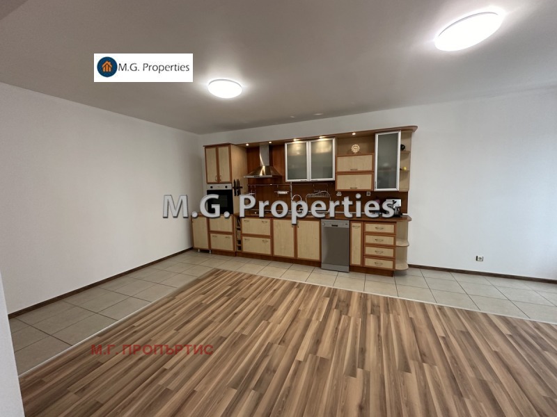 Продава МНОГОСТАЕН, гр. Добрич, Център, снимка 3 - Aпартаменти - 47031364