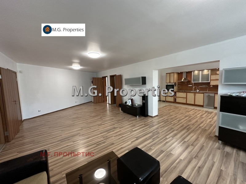 Na prodej  3+ ložnice Dobrič , Centar , 280 m2 | 77568164