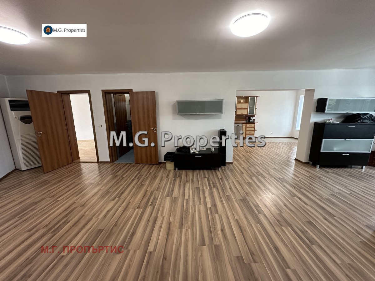 Продава МНОГОСТАЕН, гр. Добрич, Център, снимка 2 - Апартаменти - 47031364