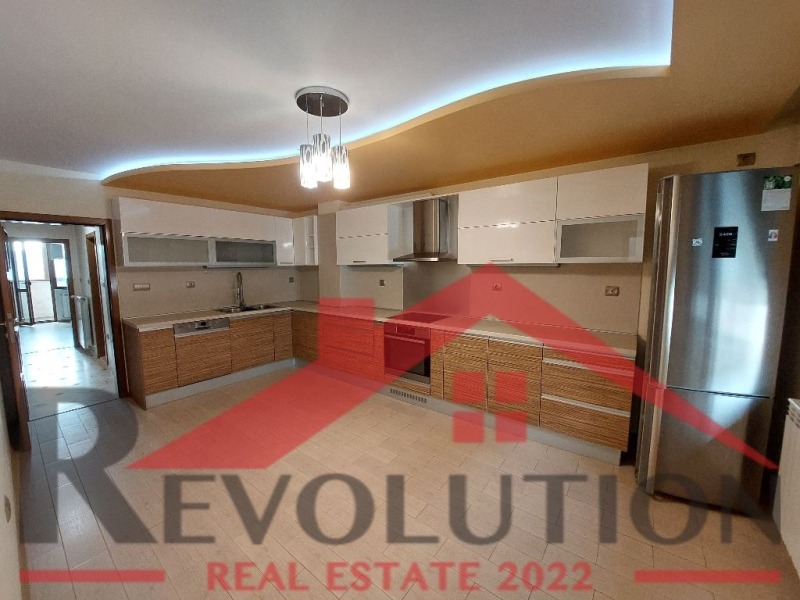 Продава 3-СТАЕН в град Кърджали, Център - 138 кв.м / 180 000 € » 352 049.40 лв., РЕВОЛЮЦИЯ НЕДВИЖИМИ ИМОТИ 2022
