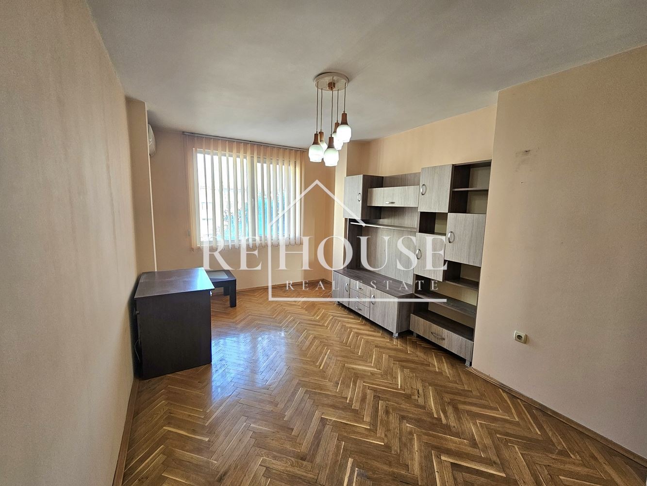 Продава 4-СТАЕН, гр. Варна, Лятно кино Тракия