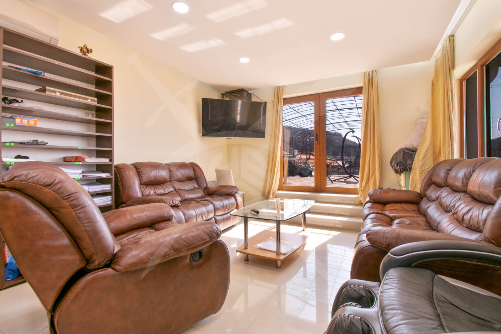 Продава КЪЩА, с. Кипра, област Варна, снимка 2 - Къщи - 54023699