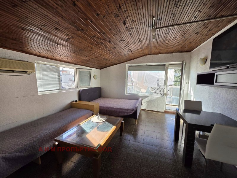 Продава АТЕЛИЕ, ТАВАН, гр. Благоевград, Идеален център