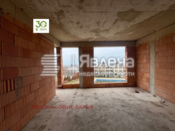 Till salu  Hus Varna , m-t Alen mak , 213 kvm | 70340408 - bild [4]
