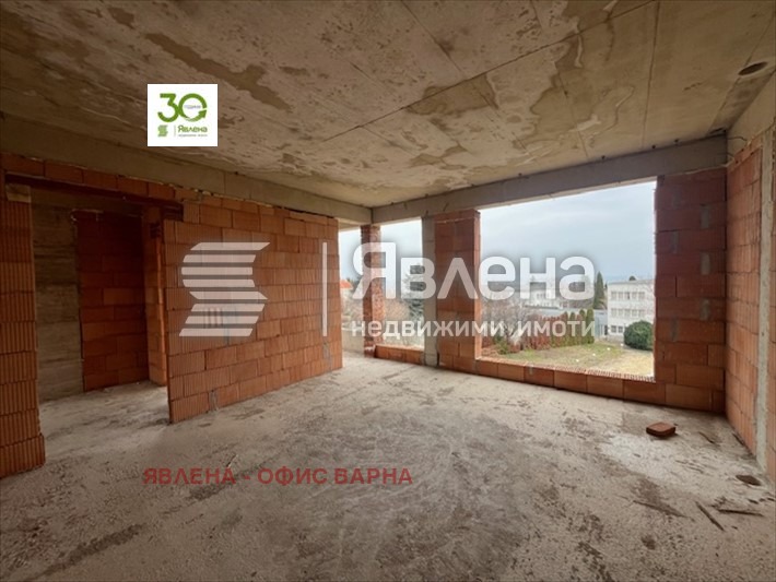 Till salu  Hus Varna , m-t Alen mak , 213 kvm | 70340408 - bild [2]