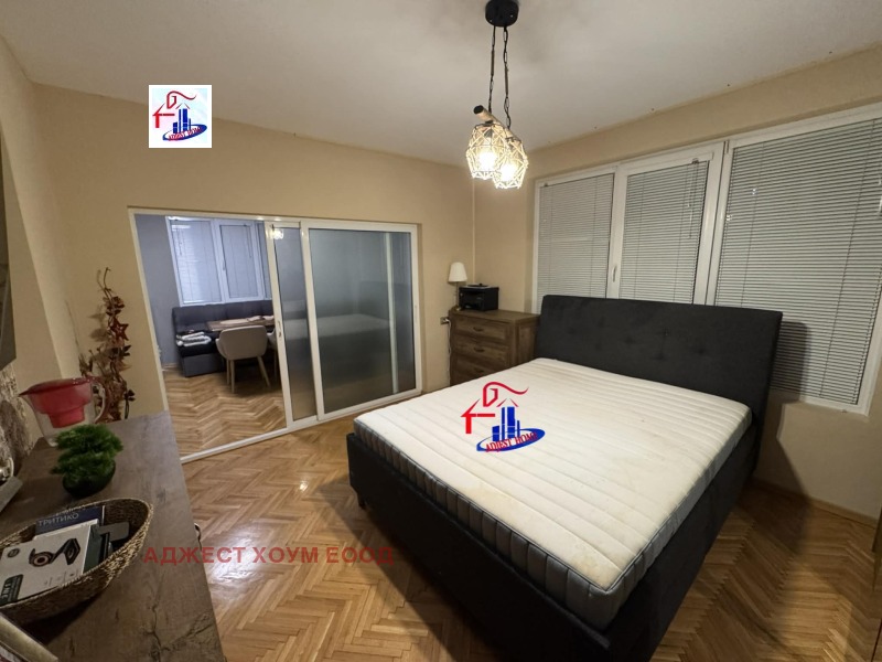 Продава ЕТАЖ ОТ КЪЩА, гр. Шумен, Център, снимка 3 - Етаж от къща - 52720455