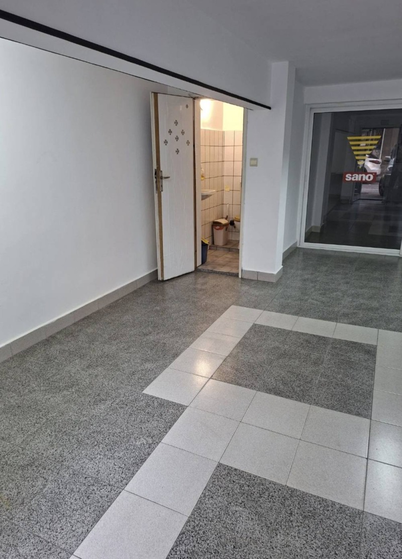 Продава  Магазин град Пловдив , Младежки Хълм , 29 кв.м | 89085646 - изображение [2]
