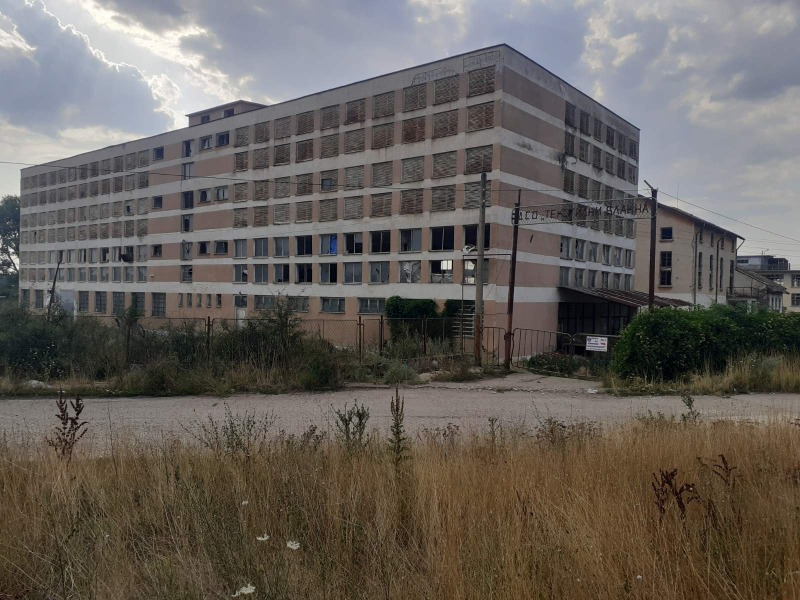 Продава ПРОМ. ПОМЕЩЕНИЕ в област Враца, гр. Бяла Слатина - 4135 кв.м / 650 000 € » 1 271 289.50 лв., РИК-ОМ ЕООД
