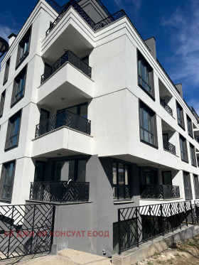 3-стаен град София, Кръстова вада