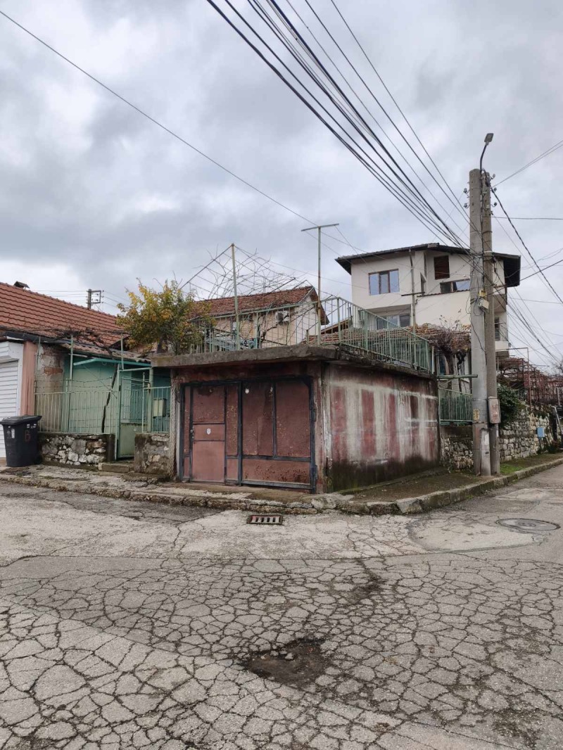 Продава КЪЩА, гр. Плевен, 9-ти квартал, снимка 2 - Къщи - 52772730