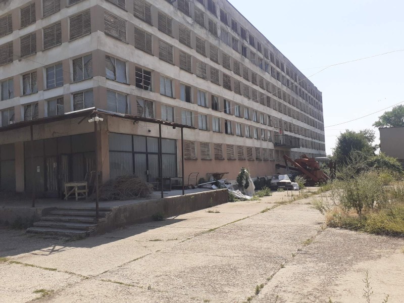 Продава  Пром. помещение област Враца , гр. Бяла Слатина , 4135 кв.м | 95682283 - изображение [2]