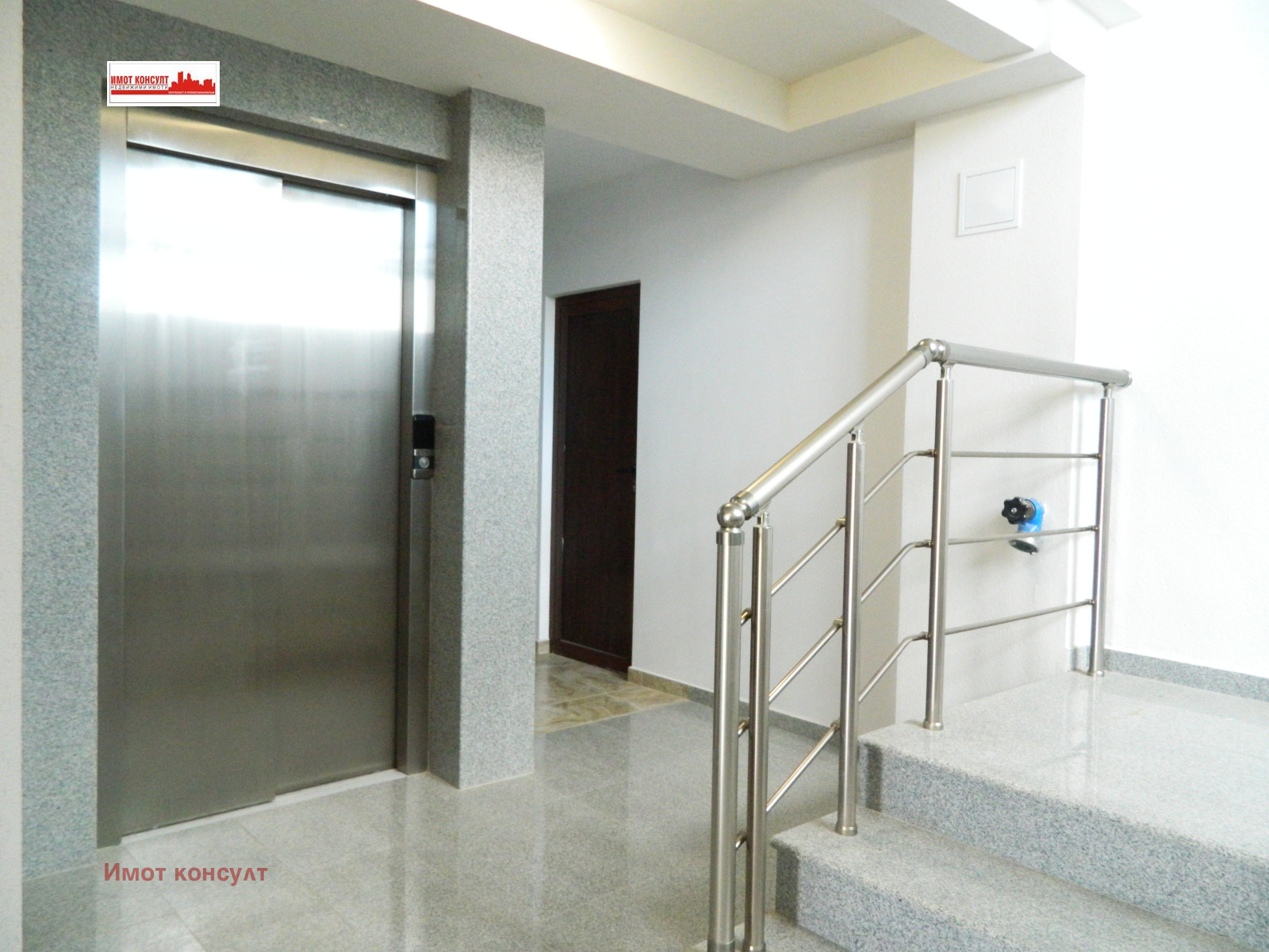 Продава 3-СТАЕН, гр. Пловдив, Остромила, снимка 2 - Апартаменти - 43860322