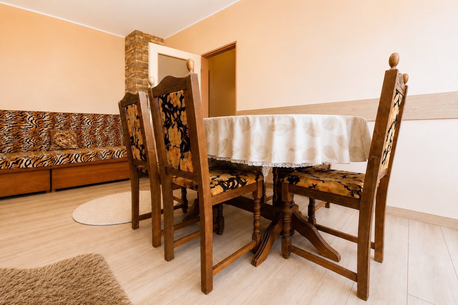 Продава 3-СТАЕН, гр. Велико Търново, Бузлуджа, снимка 2 - Апартаменти - 56022531
