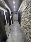 Продава  4-стаен град Варна , Възраждане 1 , 98 кв.м | 52439895 - изображение [2]