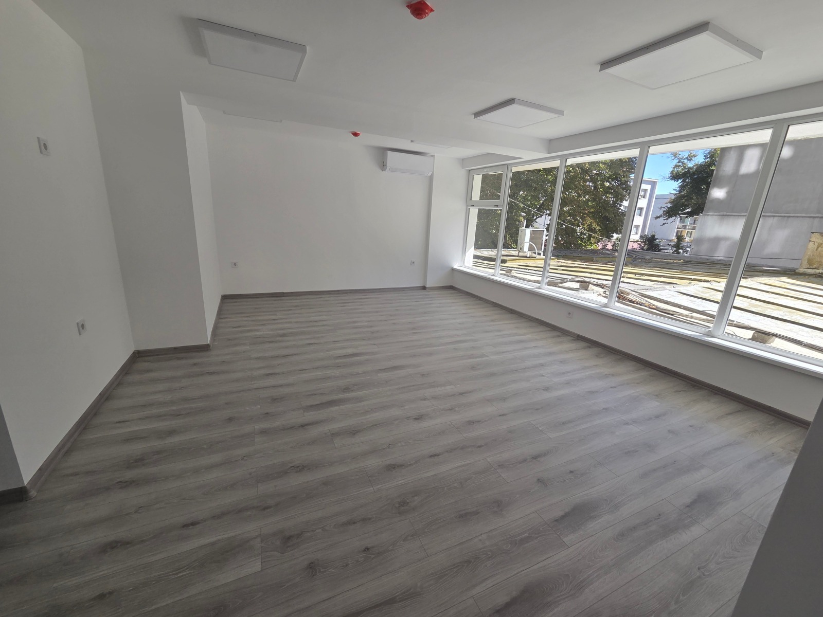 Продава ОФИС, гр. Добрич, Център, снимка 5 - Офиси - 56431935