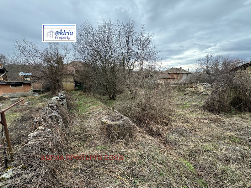 Продава ПАРЦЕЛ в област Велико Търново, с. Емен - 760 кв.м / 9 800 € » 19 167.13 лв., АДРИА ПРОПЪРТИ ЕООД