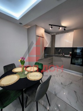 1 Schlafzimmer k.k. Sw.Sw. Konstantin i Elena, Warna